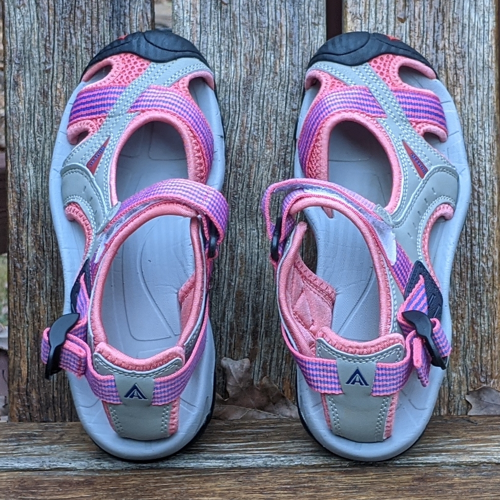 ABEO woman's outdoor sandles w/ enclosed toe. - Picture 2 of 9